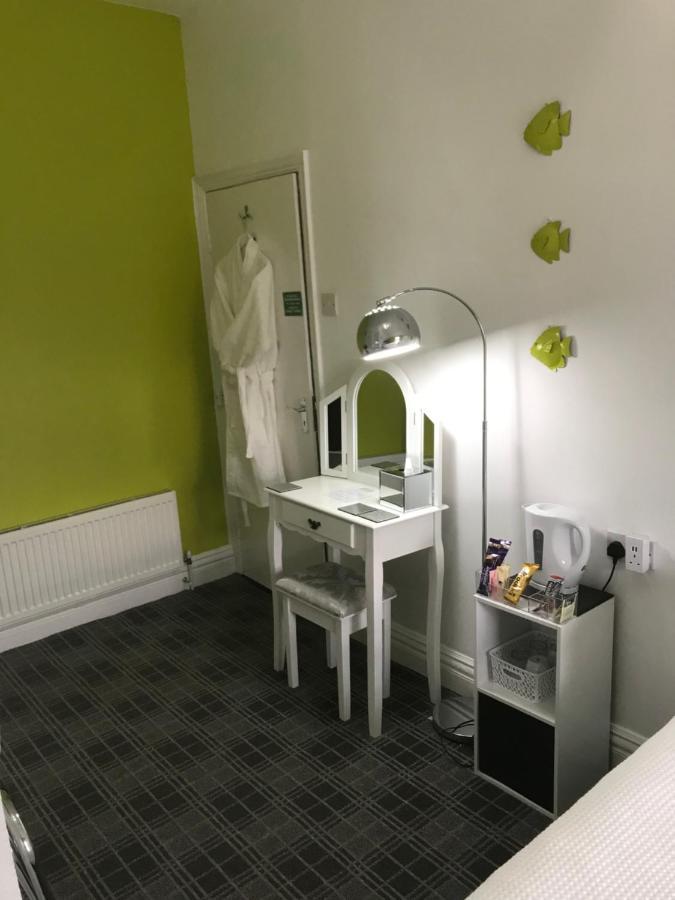 Number 40 - No Multiple Room Bookings Blackpool Exteriör bild